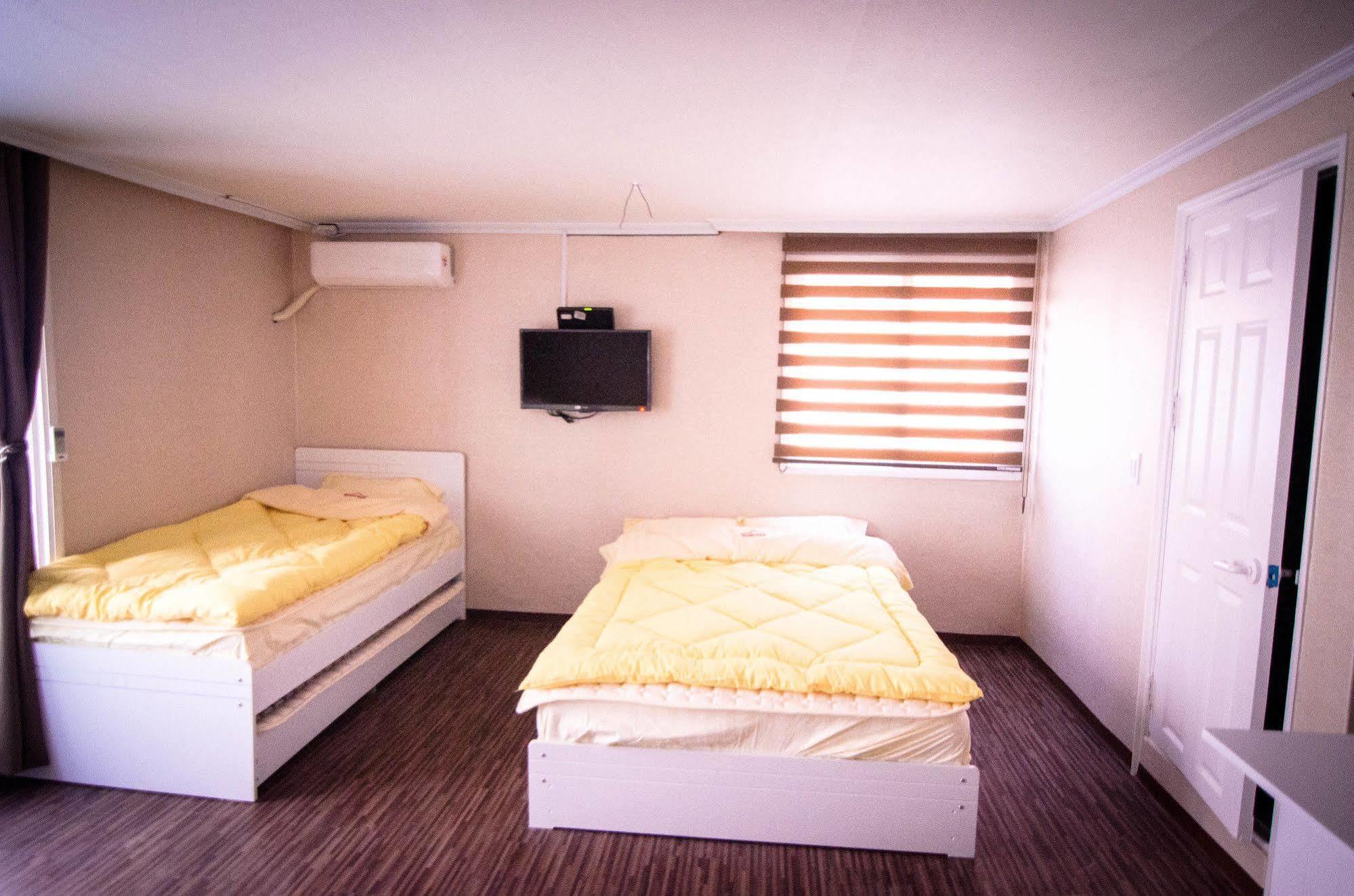 Yakorea Hostel Hongdae Seoul Exterior photo