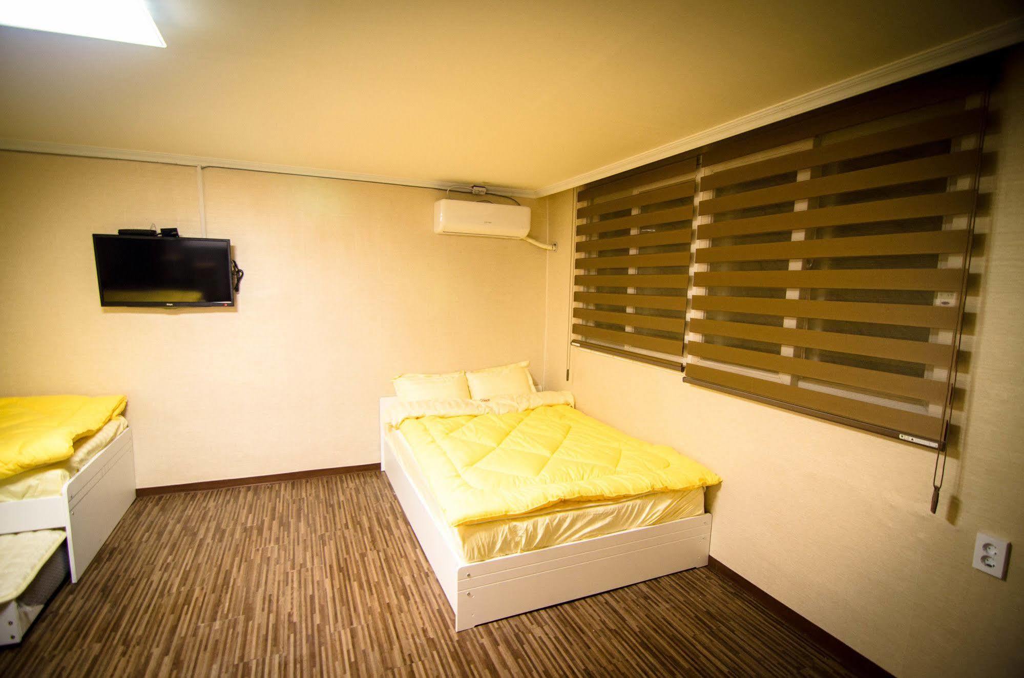 Yakorea Hostel Hongdae Seoul Exterior photo