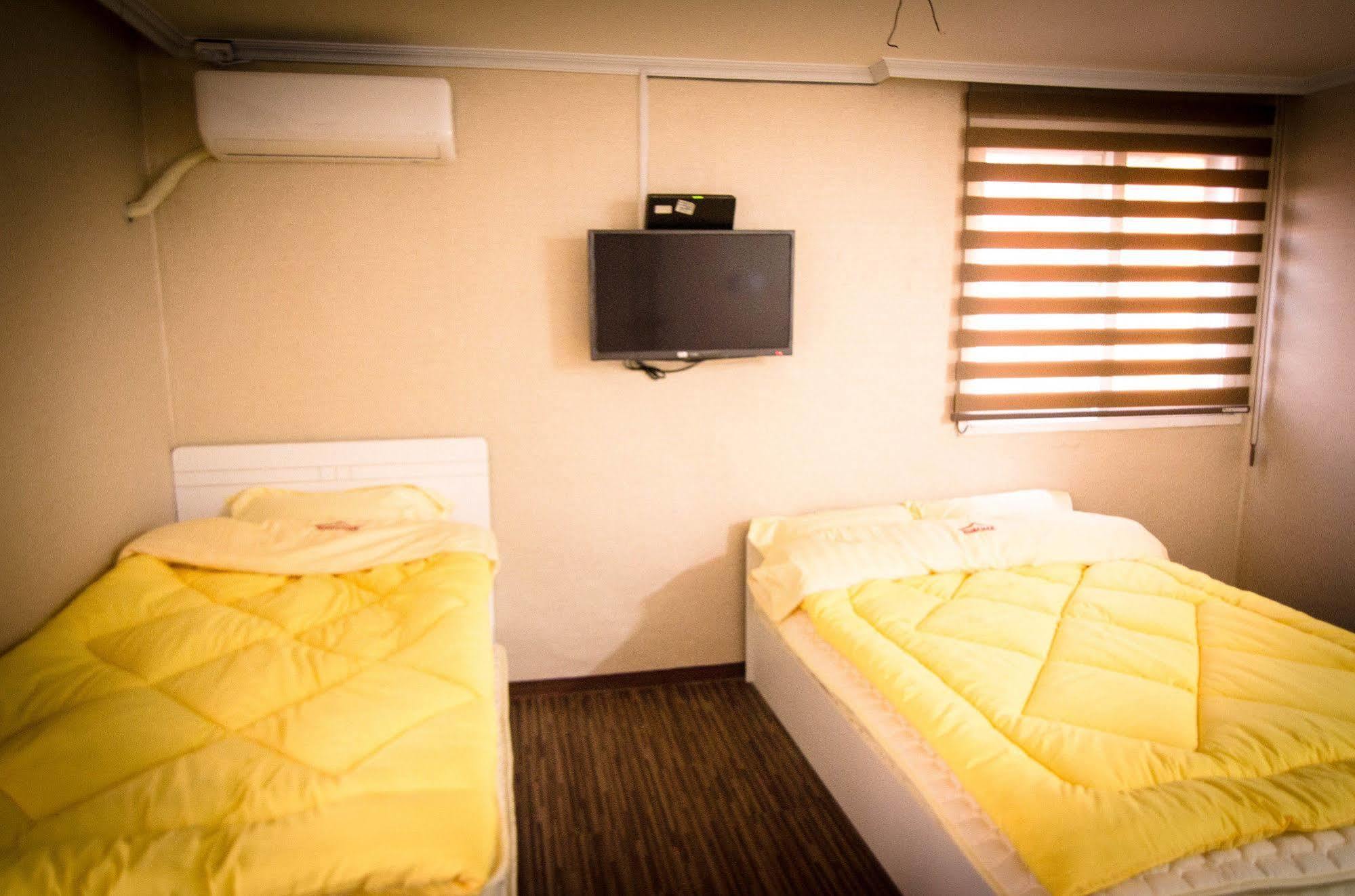 Yakorea Hostel Hongdae Seoul Exterior photo